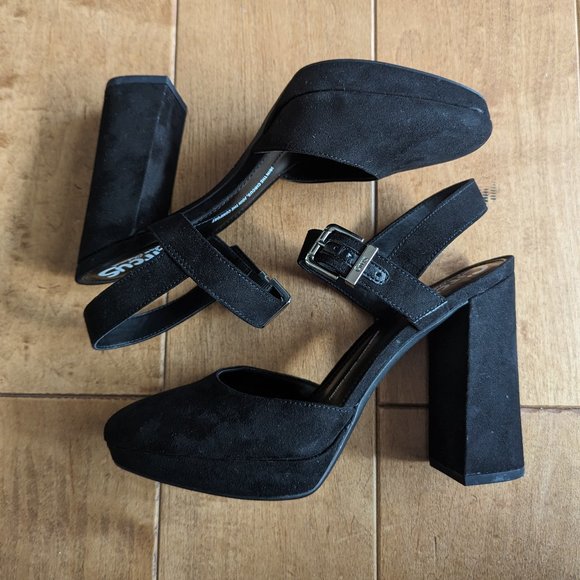 Worn Once - Circus by Sam Edelman, Black 'Daniela' Sandals - Picture 1 of 6